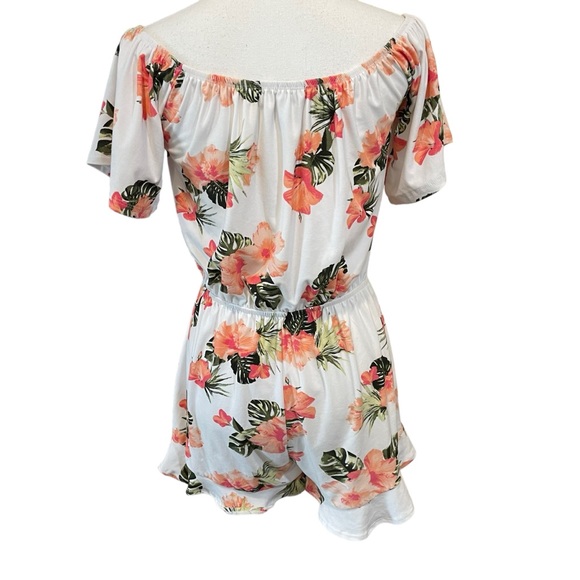 Rue 21 White Flowered Romper.  Size M - Picture 3 of 6